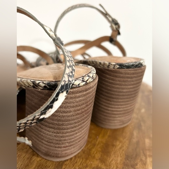Madewell The Edie Sandal in Snake Embossed Leather 8 - Picture 10 of 11